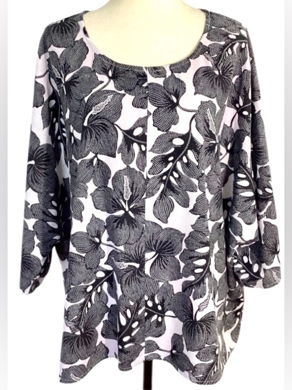 Cynthia Rowley Linen Blend Hibiscus Floral Top in Black/White Womens 1X